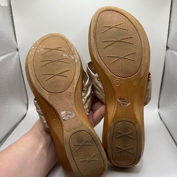 Coral Bay Gold Wedge Sandals with Metallic Finish - Picture 4 of 6